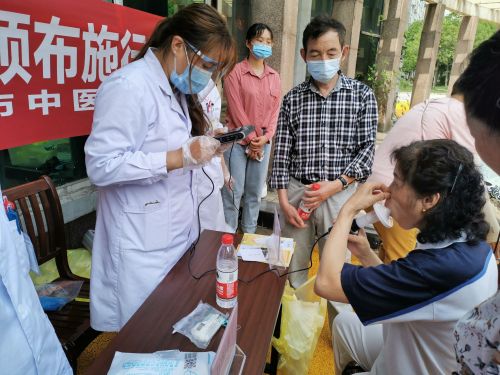 我院聯(lián)合沐春園社區(qū)舉辦第33個(gè)世界無(wú)煙日大型健康義診活動(dòng)(圖3)