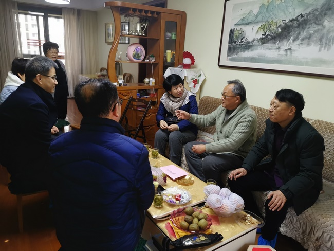 歲寒送暖意 關懷顯真情 ——院領導走訪慰問離退休老干部(圖1)