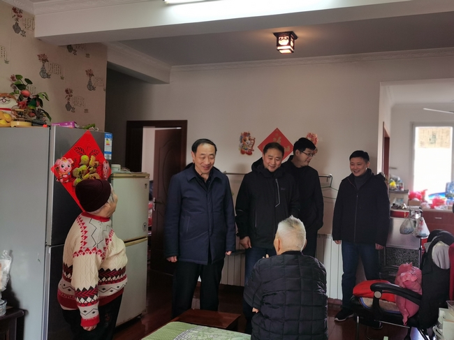 歲寒送暖意 關懷顯真情 ——院領導走訪慰問離退休老干部(圖3)