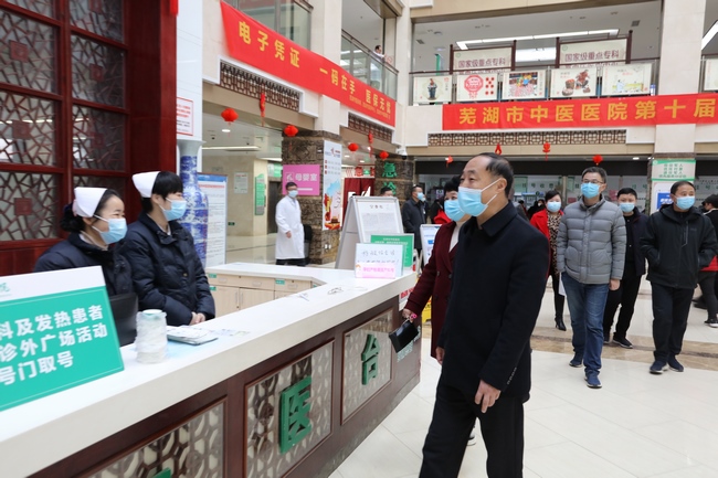 2021新春上班第一天，院領(lǐng)導(dǎo)班子慰問(wèn)廣大醫(yī)護(hù)職工(圖7)