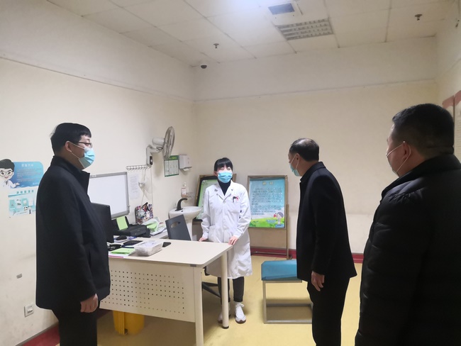正月初一，院領(lǐng)導慰問一線醫(yī)護工作者(圖5)