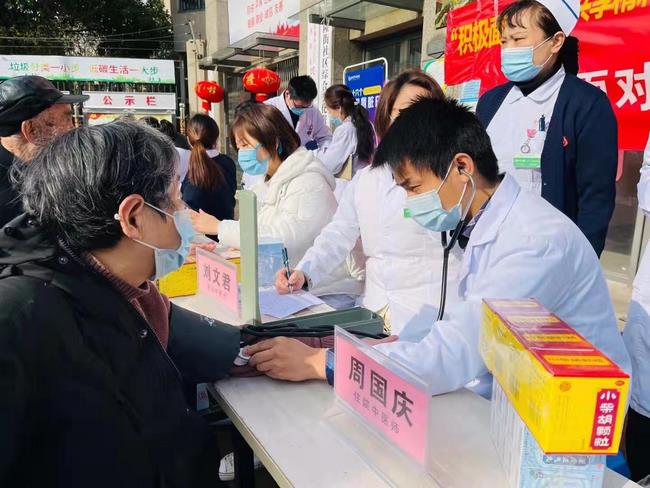 積極面對(duì)腎病 共享精彩人生——我院腎病科、內(nèi)科六支部走進(jìn)中南街道開(kāi)展第十六個(gè)世界腎臟病日健康義診(圖5)