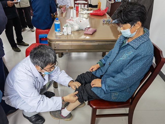 九九重陽節(jié)敬老送健康----市中醫(yī)院、蔡鋪村義診惠百姓 助力鄉(xiāng)村振興(圖3)