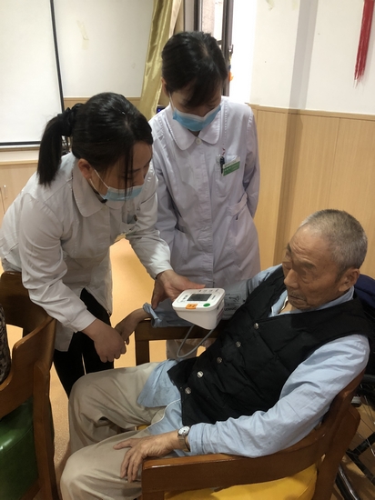 關注老年群體，健康與愛同行——我院老年醫(yī)學科走進頤樂堂老年公寓(圖3)