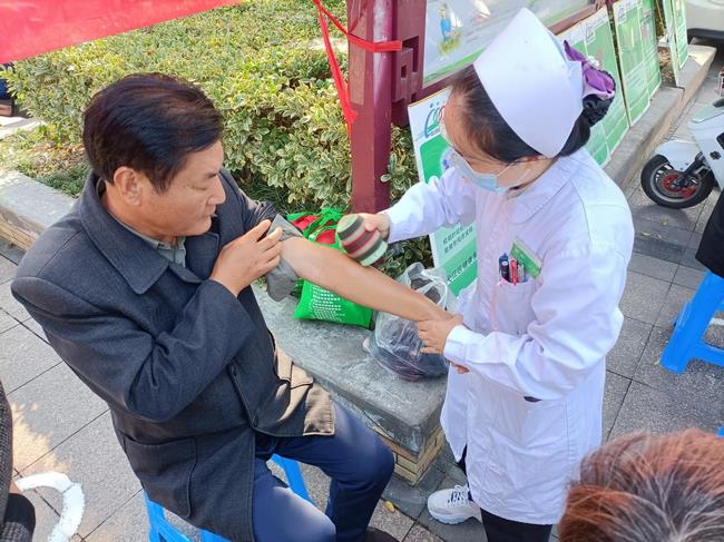 警惕卒中癥狀，盡早識(shí)別救治——我院腦病科開展世界卒中日健康義診(圖4)