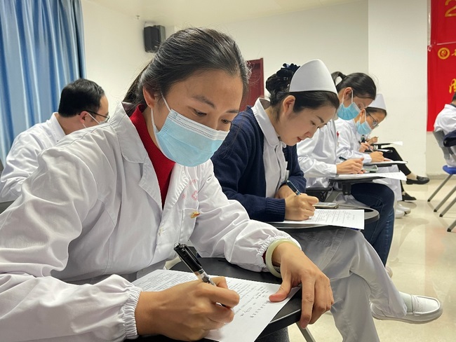 我院內(nèi)科四支部、內(nèi)科八支部、內(nèi)科九支部聯(lián)合開(kāi)展“黨史知識(shí)競(jìng)賽”(圖3)