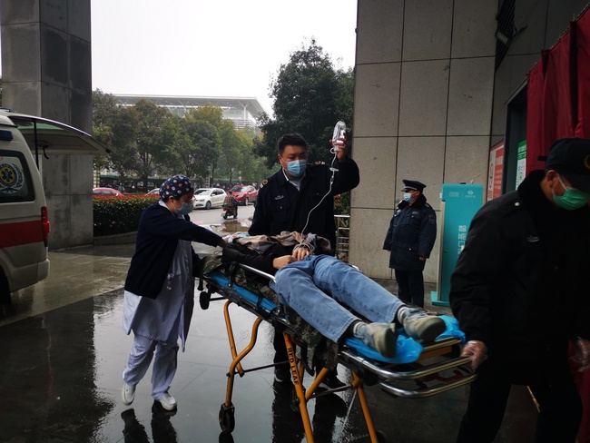 演練為實戰(zhàn)、急診當(dāng)先鋒 ——我院急診科舉行“群發(fā)傷急救演練”紀(jì)實(圖1)