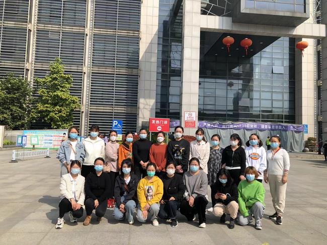 【醫(yī)心抗疫】我院護(hù)理部緊急組建核酸采集隊支援繁昌區(qū)核酸檢測(圖1)