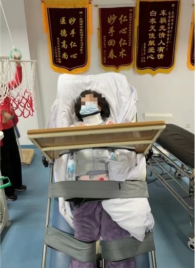 身處黑暗，心向光明——一個(gè)浴火重生的小姑娘(圖1)