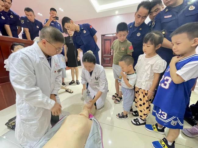 軍民魚水一家親、擁軍擁屬迎“八·一”(圖5)