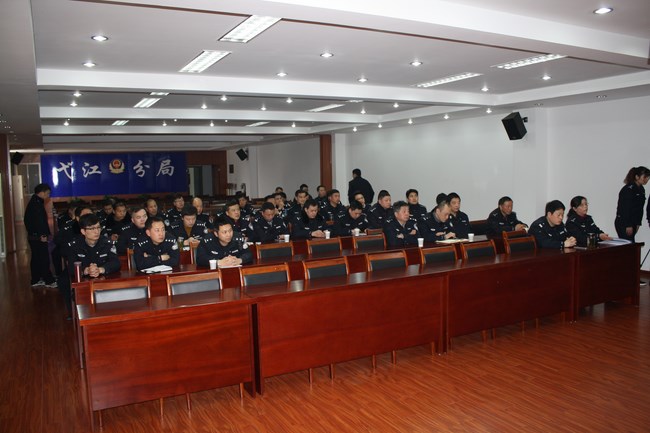 警民共建 魚(yú)水情深——我院專(zhuān)家為弋江區(qū)公安基層民警進(jìn)行警務(wù)現(xiàn)場(chǎng)急救知識(shí)培訓(xùn)(圖1)