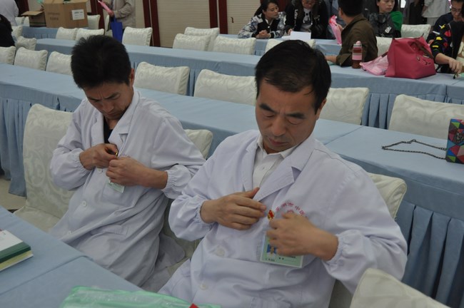 我院召開(kāi)“兩學(xué)一做”學(xué)習(xí)教育動(dòng)員部署會(huì)(圖6)