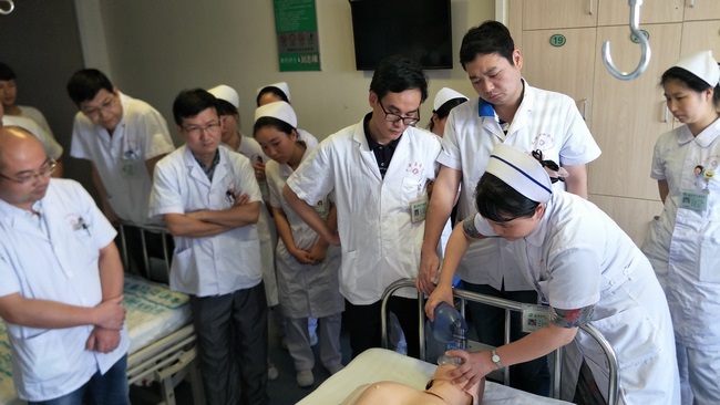 責(zé)任在心，警鐘長(zhǎng)鳴————我院組織院內(nèi)應(yīng)急急救演練(圖4)
