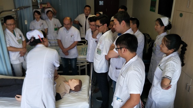 責(zé)任在心，警鐘長(zhǎng)鳴————我院組織院內(nèi)應(yīng)急急救演練(圖6)