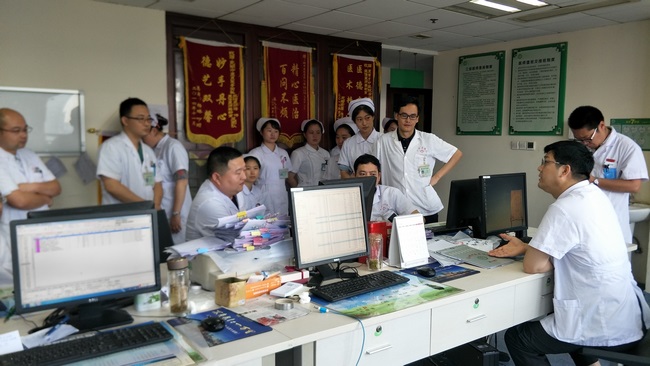 責(zé)任在心，警鐘長(zhǎng)鳴————我院組織院內(nèi)應(yīng)急急救演練(圖8)