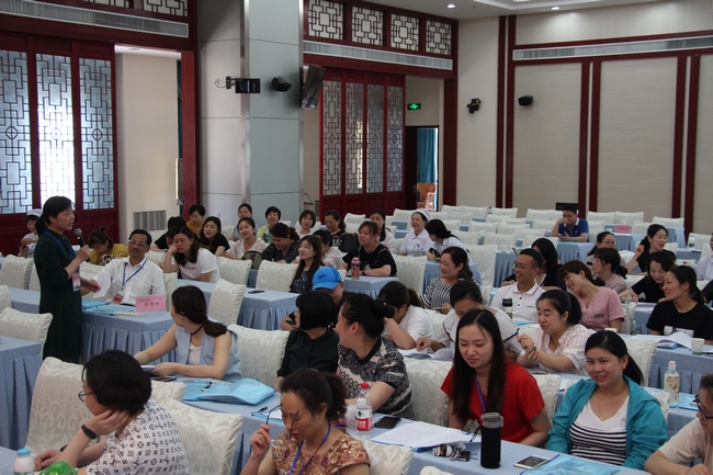 民主決策，科學(xué)管理——各代表團分組討論(圖4)