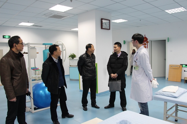 節(jié)前市衛(wèi)計(jì)委副主任王少華一行調(diào)研卒中、胸痛等五大中心建設(shè)情況(圖3)