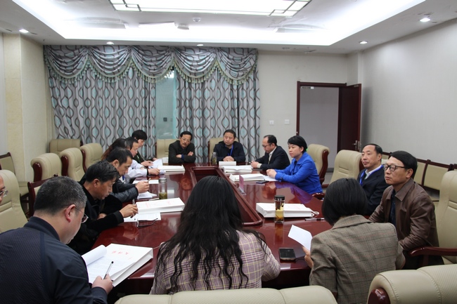 發(fā)揚(yáng)民主，凝聚共識(shí)，科學(xué)決策——各代表團(tuán)分組討論(圖8)