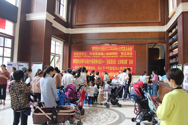 相約六一第七載 健康科普進社區(qū)——兒科“慶六一”大型義診活動走進橡綠園社區(qū)(圖1)