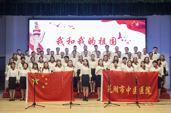 我和我的祖國―我院合唱隊參加學?！拔液臀业淖鎳苯搪毠ご蠛铣?圖5)