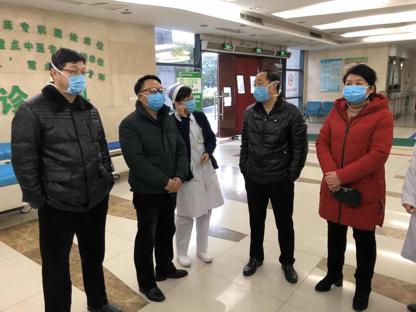 正月初一，院領(lǐng)導(dǎo)深入防控工作一線慰問廣大醫(yī)護(hù)職工(圖2)
