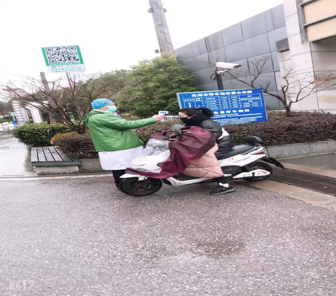 【讓黨旗在防控一線高高飄揚(yáng)】疫情防控，黨員志愿者在行動(dòng)！(圖6)