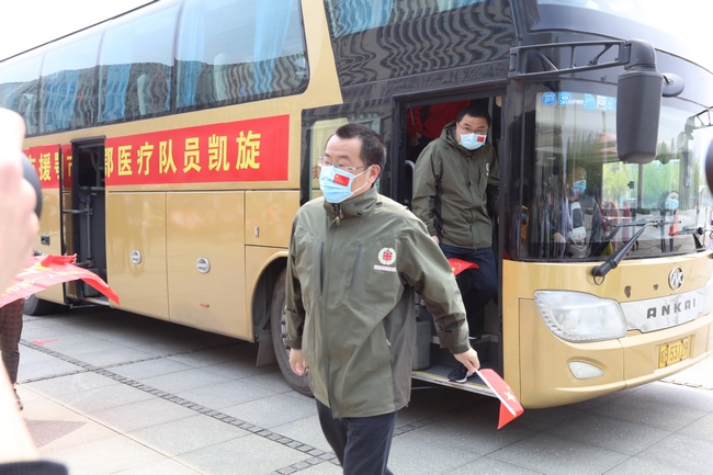 山河無恙 英雄凱旋——蕪湖市中醫(yī)醫(yī)院援助湖北醫(yī)療隊員全部凱旋(圖2)